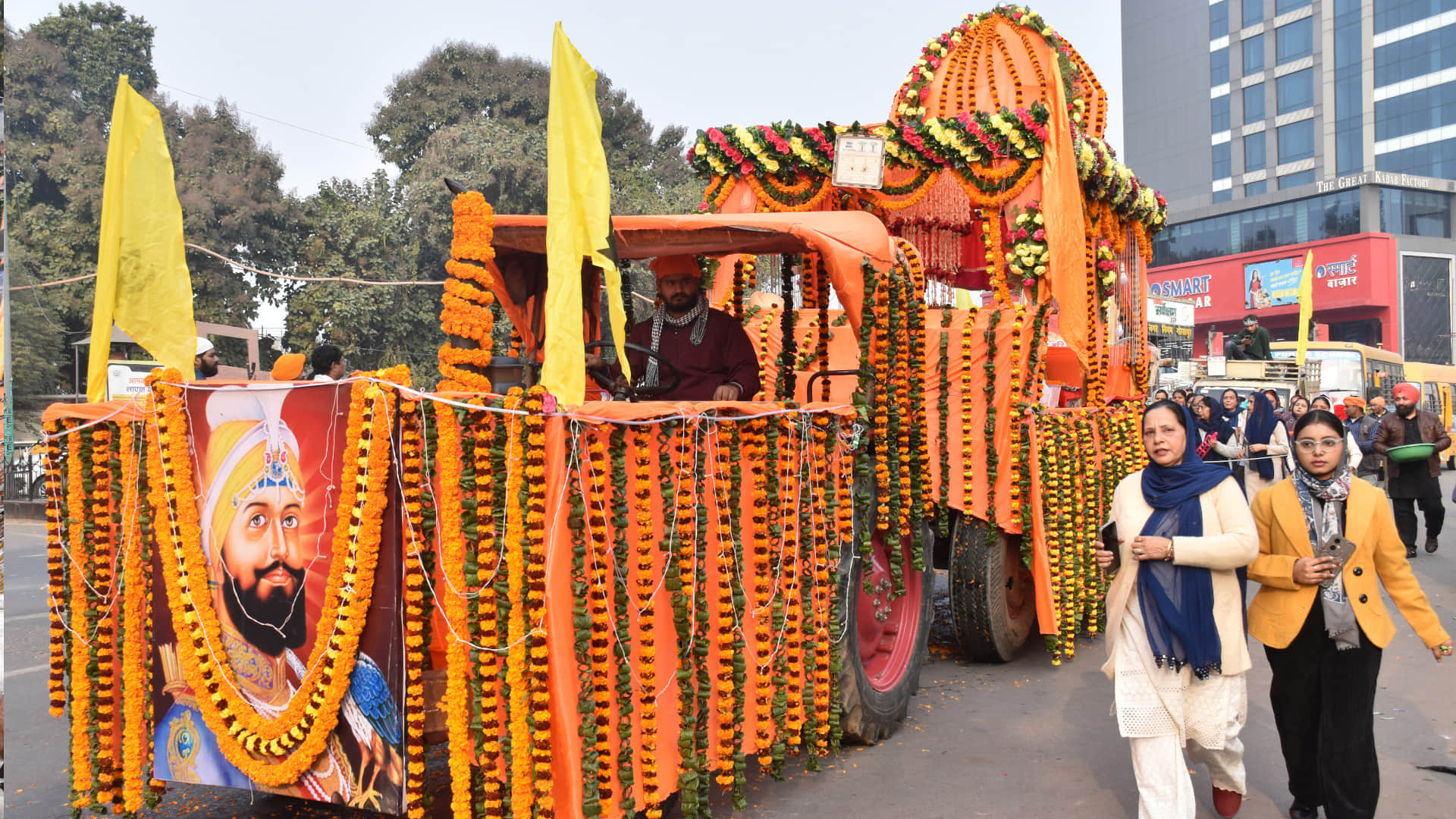 A procession was taken out in Gorakhpur on the 359th birth anniversary of Guru Gobind Singh.