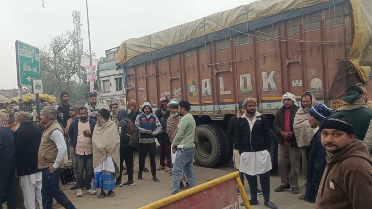 three-year-old girl died in truck accident her parents injured in azamgarh