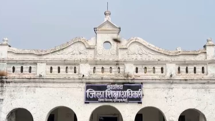 Chhattisgarh News: फर्जी नियुक्तियों पर शिक्षा विभाग का सख्त एक्शन, चार कर्मचारी सेवा से बाहर