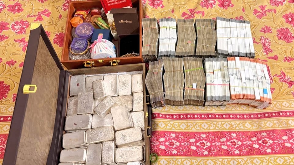 Jhansi bribery case CGST officer was finally caught on the third attempt After failing twice