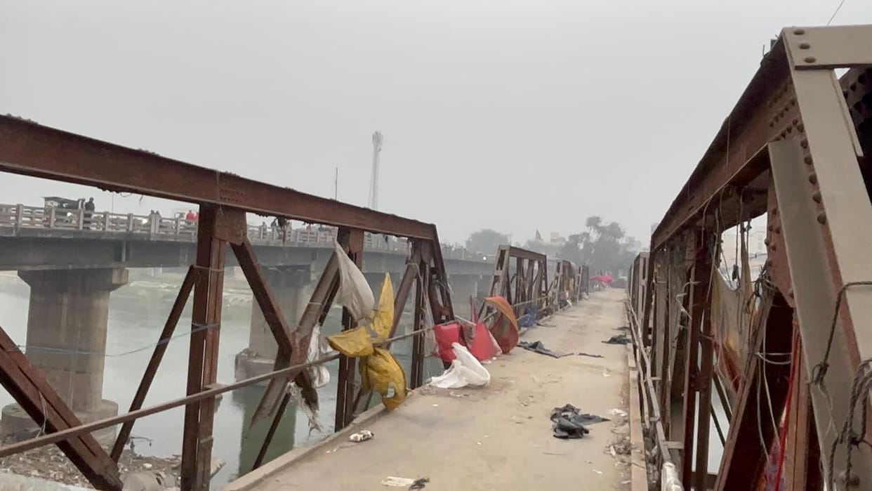 The demolition of the iron bridge built in 1951 has begun and a new bridge will be built