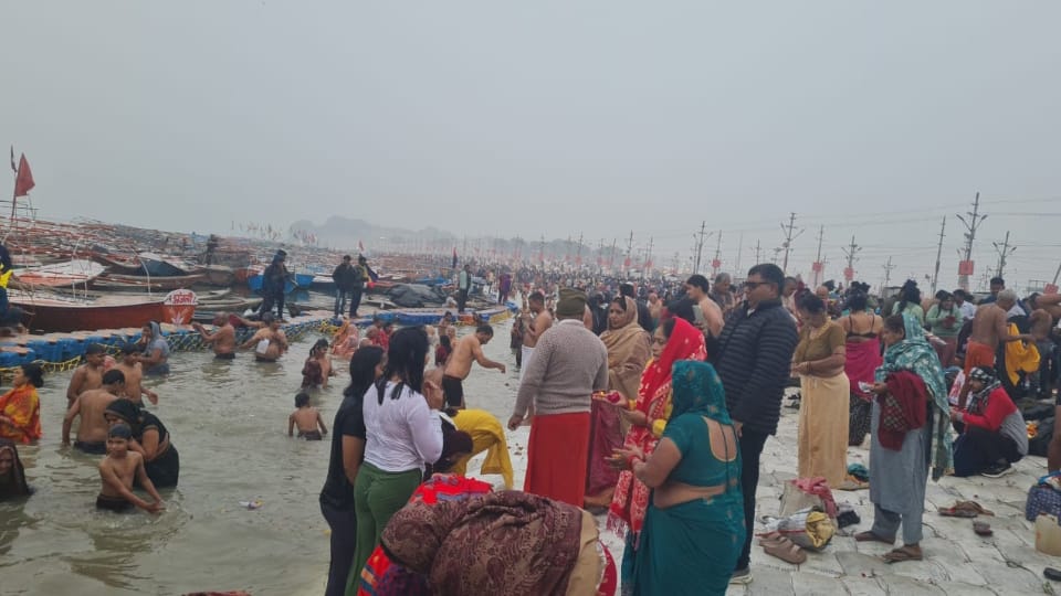 Prayagraj Magh Mela 2026 Devotees Take Holy Dip at Sangam, Paush Purnima Snan Date