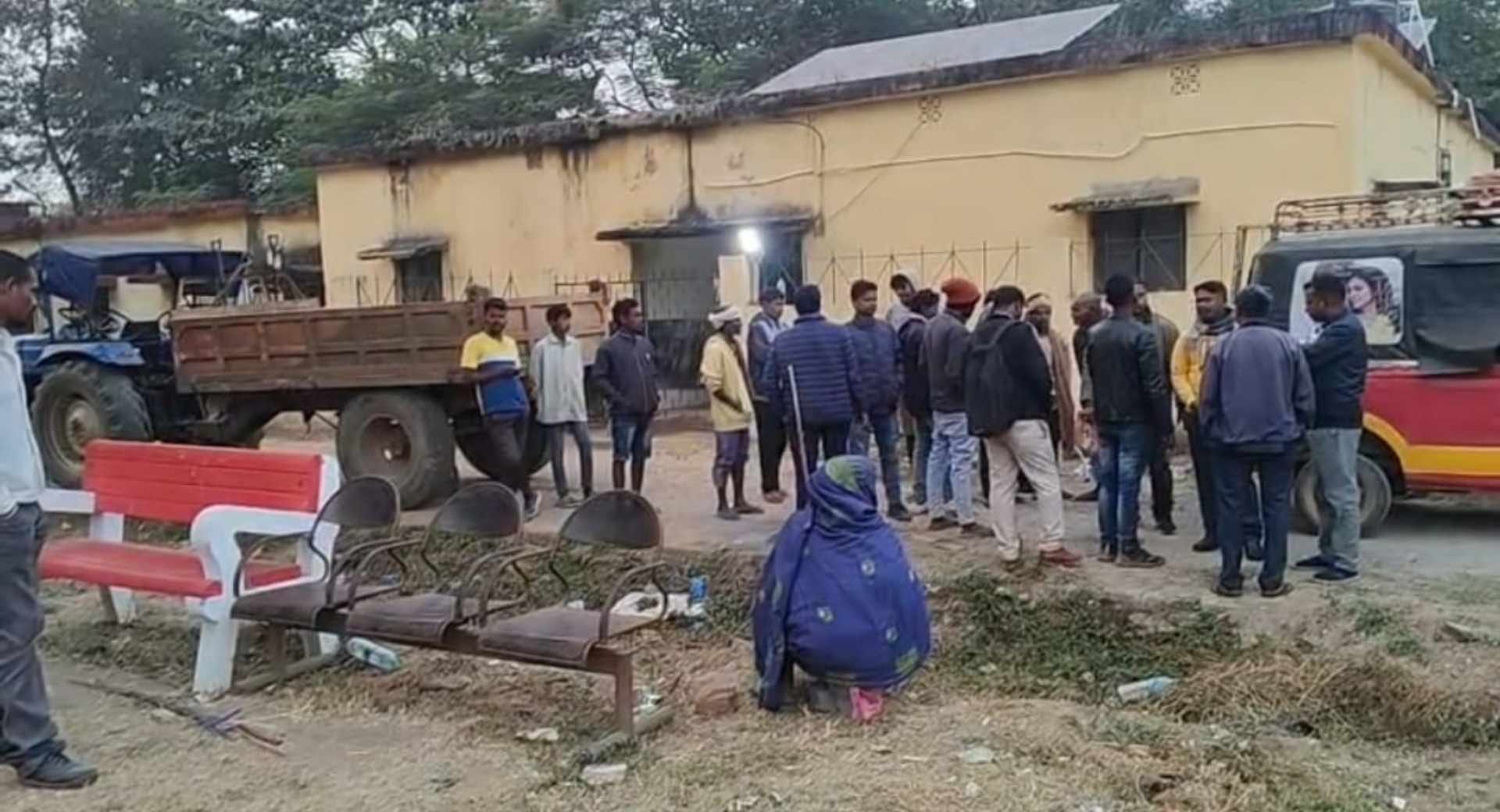 मौके पर मौजूद लोग