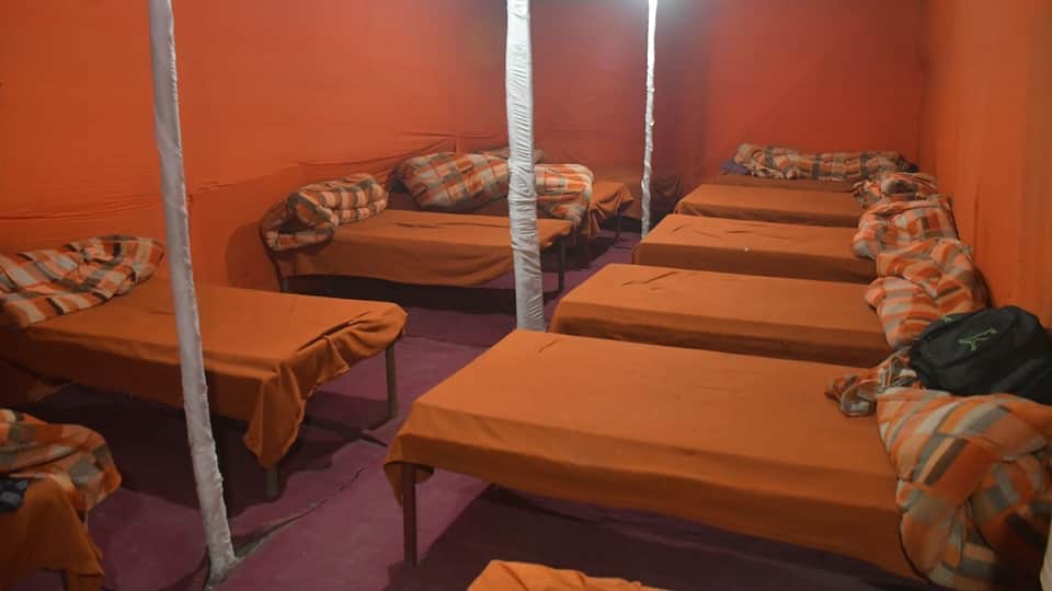 Moradabad: People forced to sleep in the open in the cold, unable to find space in night shelters