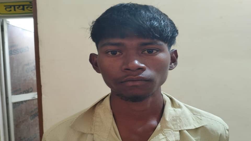 पुलिस की गिरफ्त में आरोपी