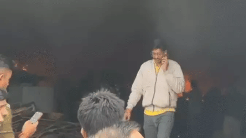 Indore News Massive fire breaks out at scrap warehouse in Palda industrial area