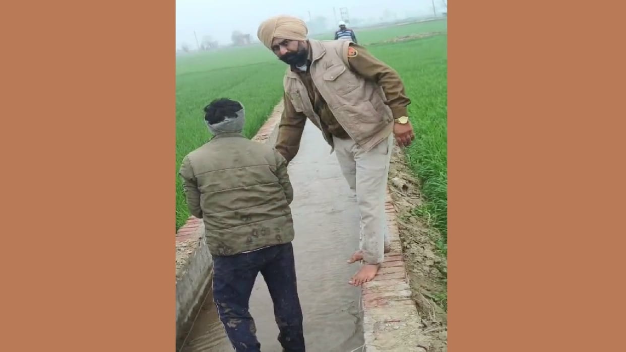 Sirsa police caught young man consuming drugs in the fields; the video went viral on social media