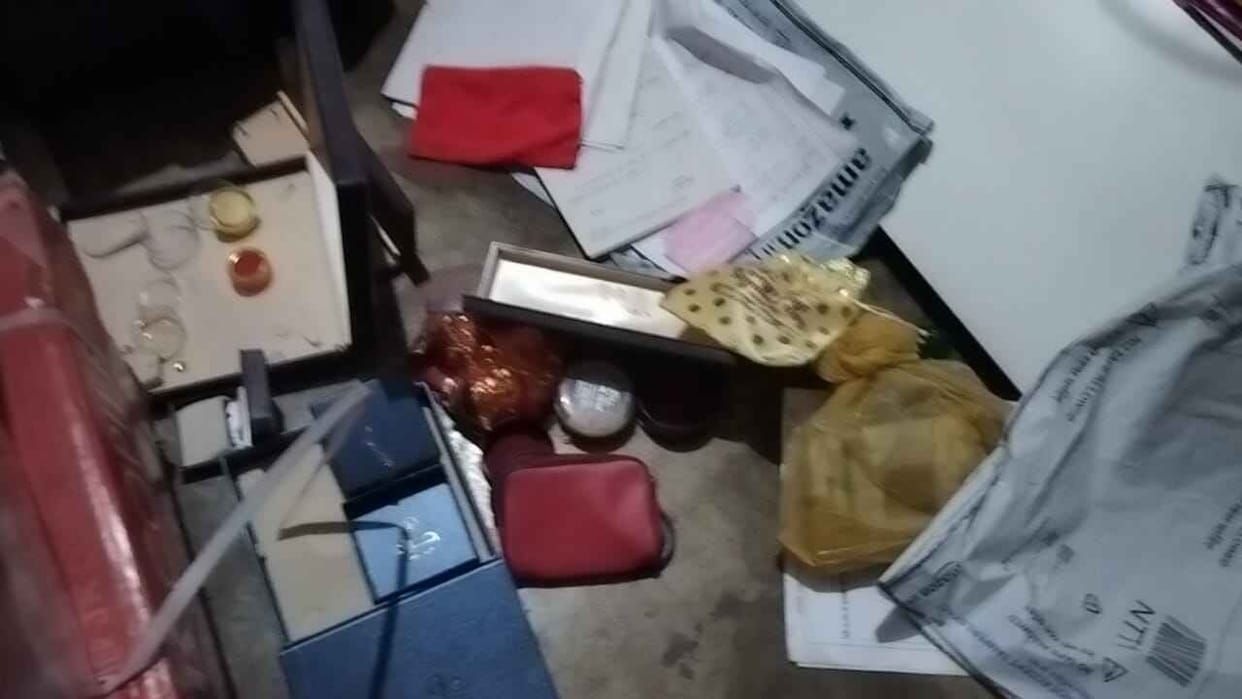 Thieves in a Car Break into House in raigarh