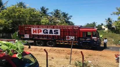 Pakhanjur Beneficiaries of the Ujjwala scheme have been making rounds of the gas agency for a year in kanker