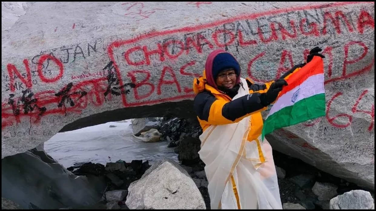 vasanthi cheruveettil Conquered Everest Base Camp at 59 Inspiring Story in hindi