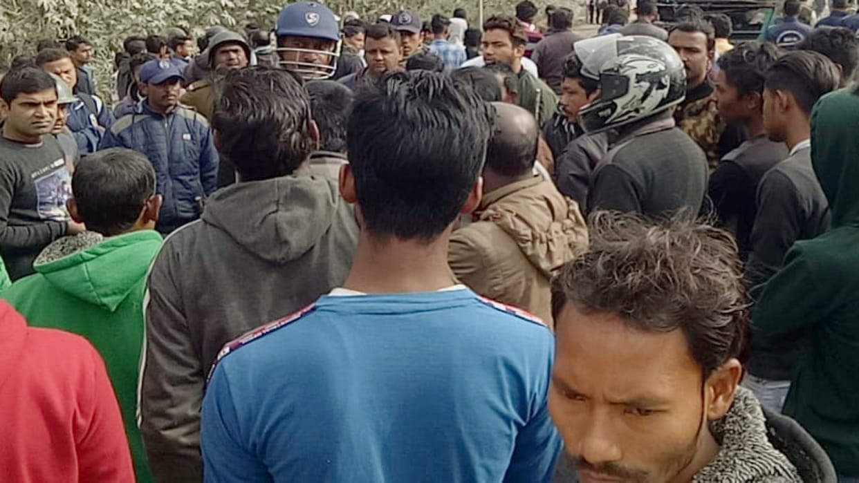 Mob Attacked police in Sandeshkhali North 24 Parganas after TMC worker was arrested