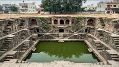 नरेला में जलकुंड...