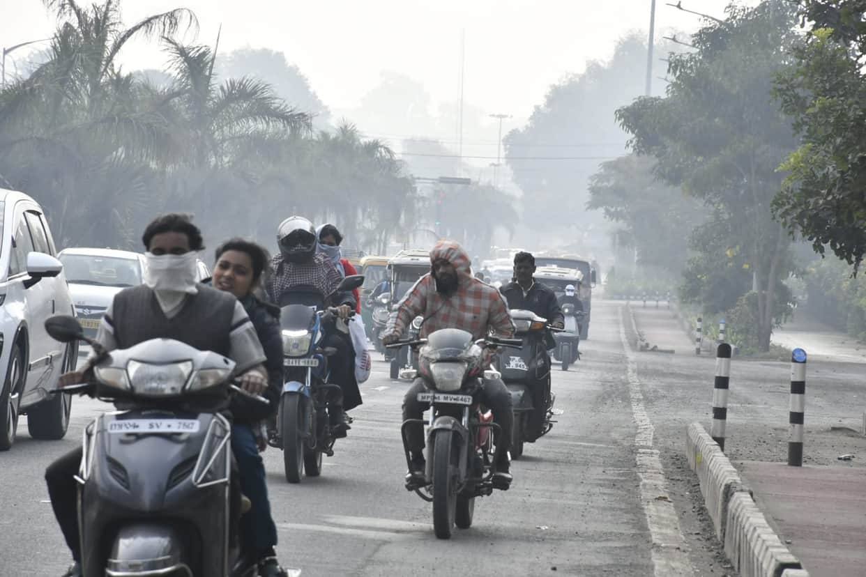 MP Weather Today: Madhya Pradesh gripped by fog, increased chill even during the day, train services affected