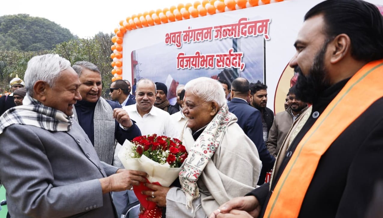 सीएम नीतीश कुमार ने पूर्व मंत्री शकुनी चौधरी को दी बधाई।