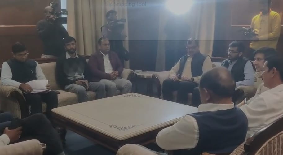 Minister Kailash Vijayvargiya held a major meeting amid the Indore water tragedy and Congress protests.