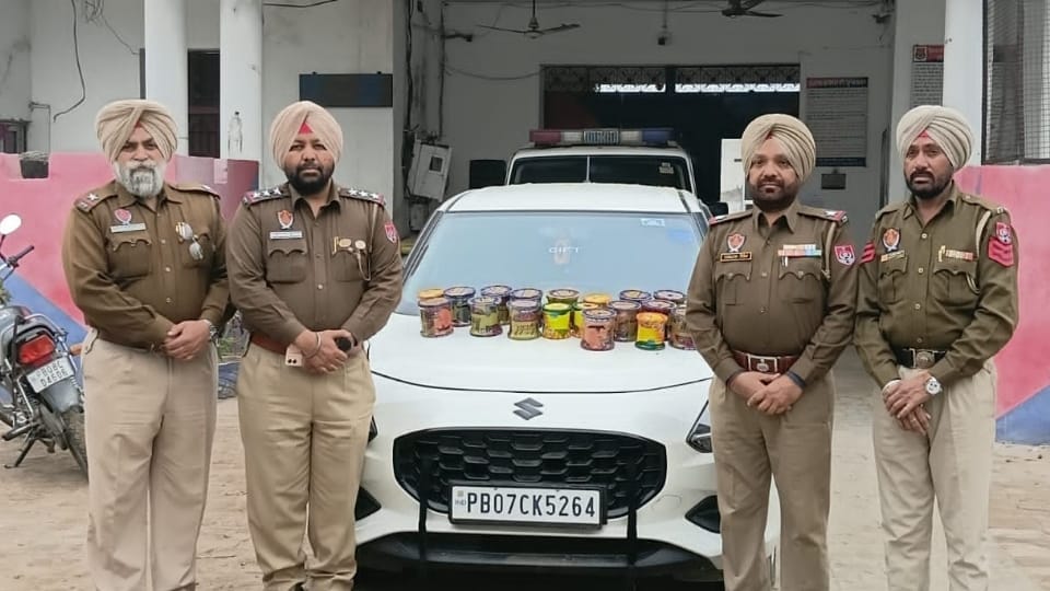 चाइना डोर के खिलाफ पुलिस की कार्रवाई।