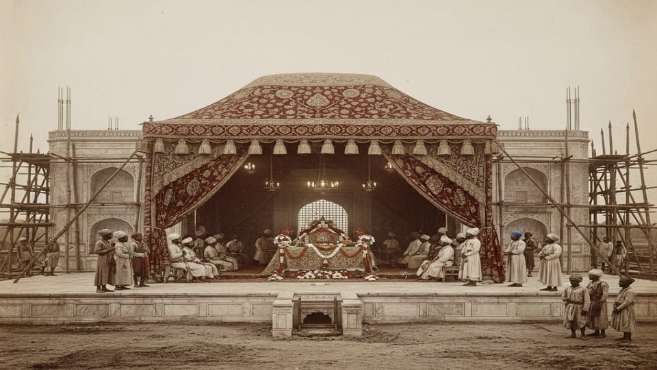 Donation of one lakh rupees in the first Urs of Mumtaz, then made a gold lattice