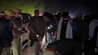 Pratapgarh: Police set an example of humanity, SP took the youth injured in the accident to the hospital in