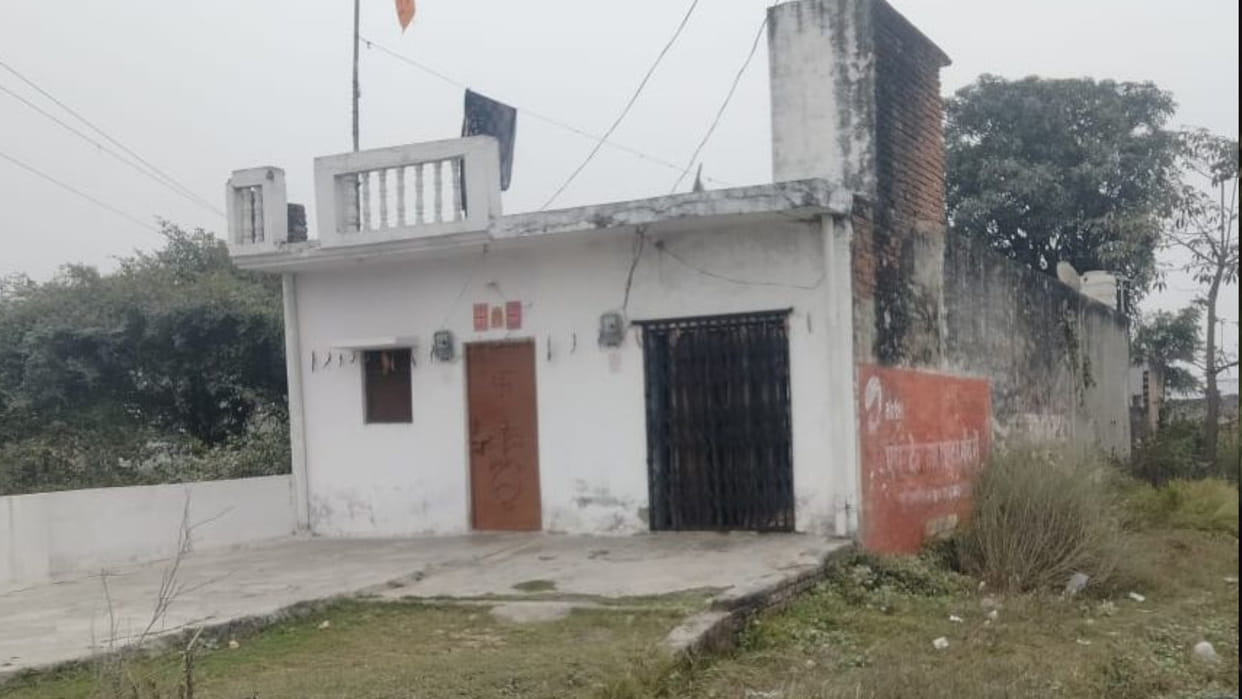 A youth was detained at Gorakhpur railway station with Rs 50 lakh in cash, which was brought from Nepal.