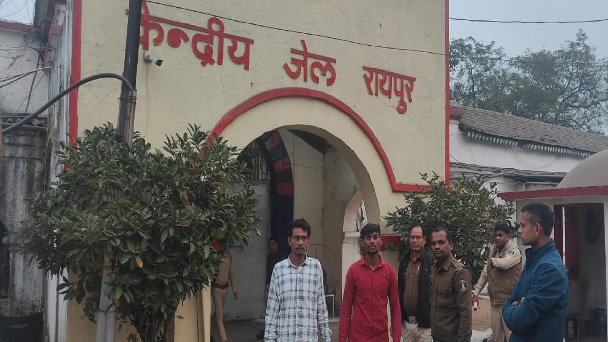 Attacked with a knife for not paying for liquor, absconding accused Toran Chandrakar arrested in Raipur