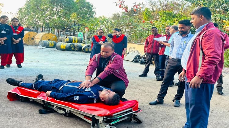 CG News: सड़क हादसों से निपटने की तैयारी, रायपुर में नेशनल हाईवे पर लाइव मॉक-ड्रिल