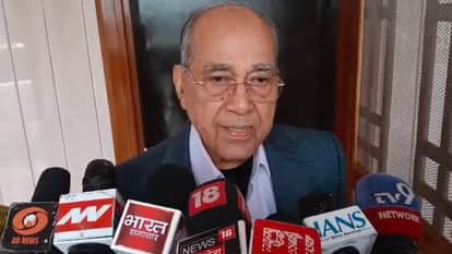 जानकारी देते राम मंदिर भवन निर्माण समिति के अध्यक्ष नृपेंद्र मिश्र।