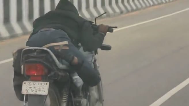 Fatehpur Young man performs dangerous stunt on Highway rides motorcycle lying on his stomach for 15 km