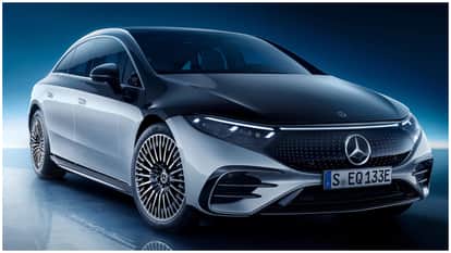 Youth Found Dead Inside Luxury Car Parked for Three Days at Busy Gunjan Chowk