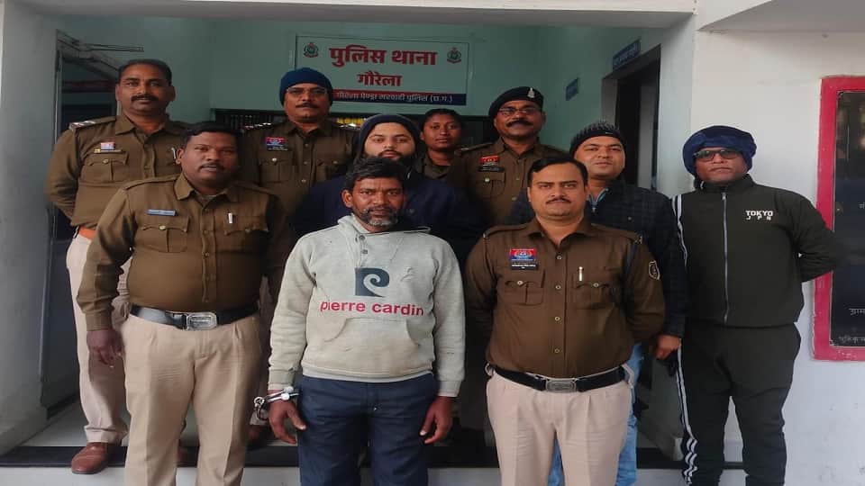 पुलिस की गिरफ्त में आरोपी
