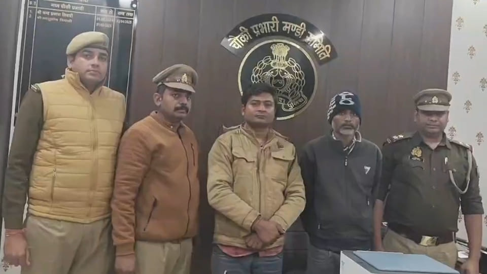 Banda:  Attempt to circulate counterfeit 500 rupee notes foiled, two arrested in the first attempt
