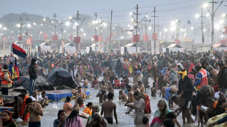 Magh Mela: Makar Sankranti festival bath today, devotees are taking holy dip