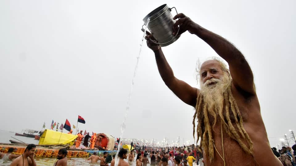 devotees took holy dip at Sangam Nose and 10 other ghats Paush Purnima bath in Prayagraj