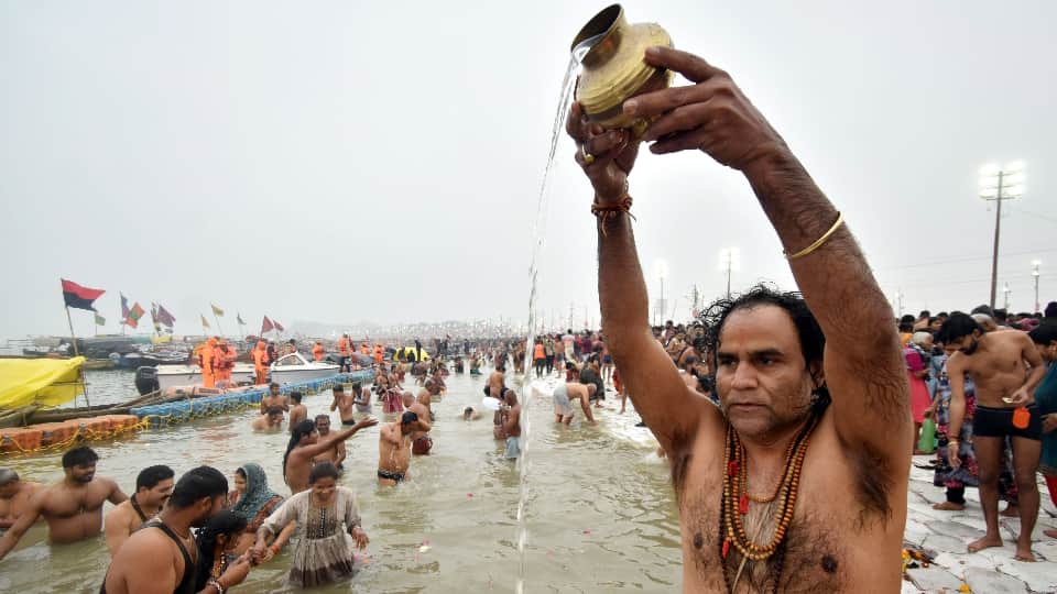 devotees took holy dip at Sangam Nose and 10 other ghats Paush Purnima bath in Prayagraj