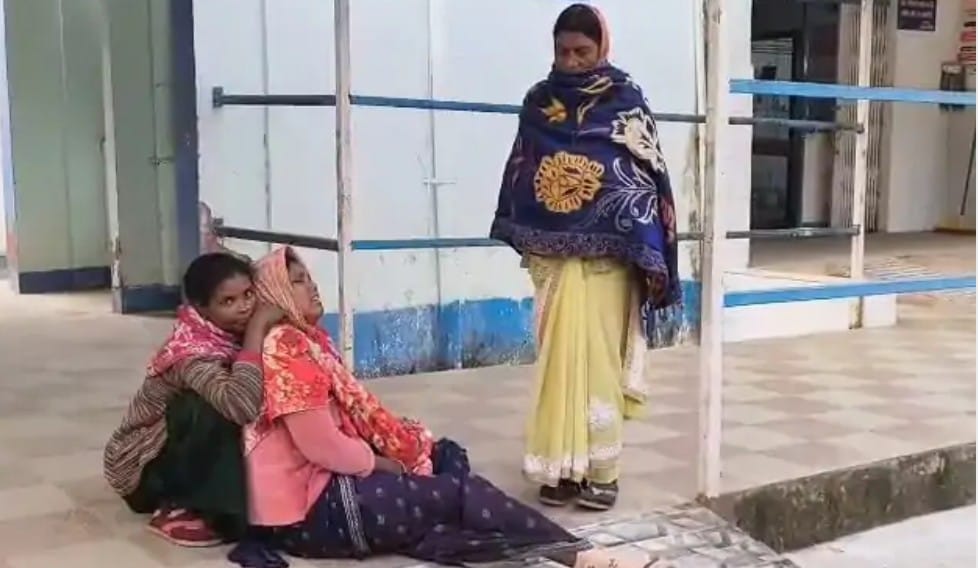 रोते बिलखते परिजन