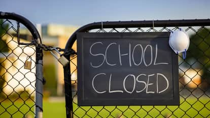 Jharkhand Weather: Due to severe cold and cold wave, all schools will remain closed until January 6th.