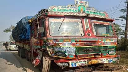 tractor driver was hit by a speeding truck and died on the spot in Jagdalpur