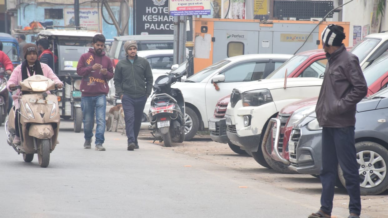 Varanasi 50 rupees parking fee at Durga Kund temple encroachment illegal charges devotees inconvenienced