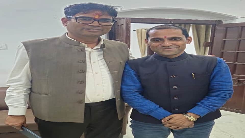 वित्त मंत्री से सड़क निर्माण की मांग