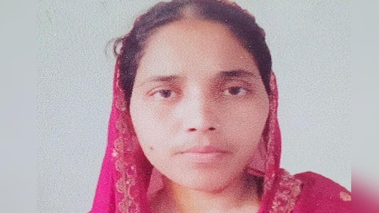 pregnant woman died before giving birth at a community health center in Shahjahanpur