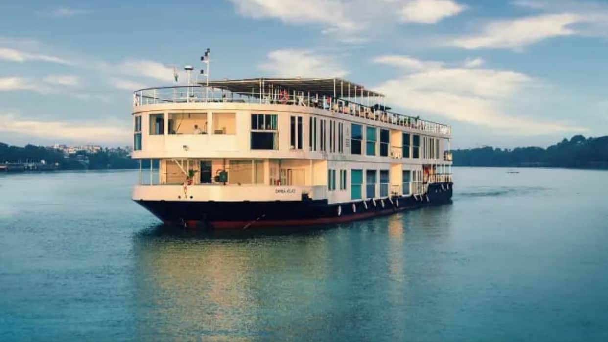 Cruise Terminal in Kashi One floor of terminal must be handed over if rent is not paid at DM circle rate