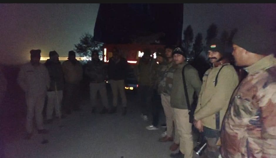 the smugglers opened fire on the forest department and SOG team in rudrapur