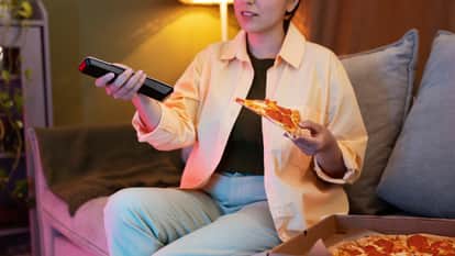 Woman Health News Junk food cause problems like infertility unwanted hair and hoarse voice in Varanasi