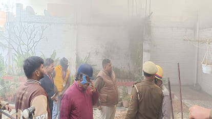 Kanpur: Massive fire breaks out in Sohanlal Compound saddlery factory