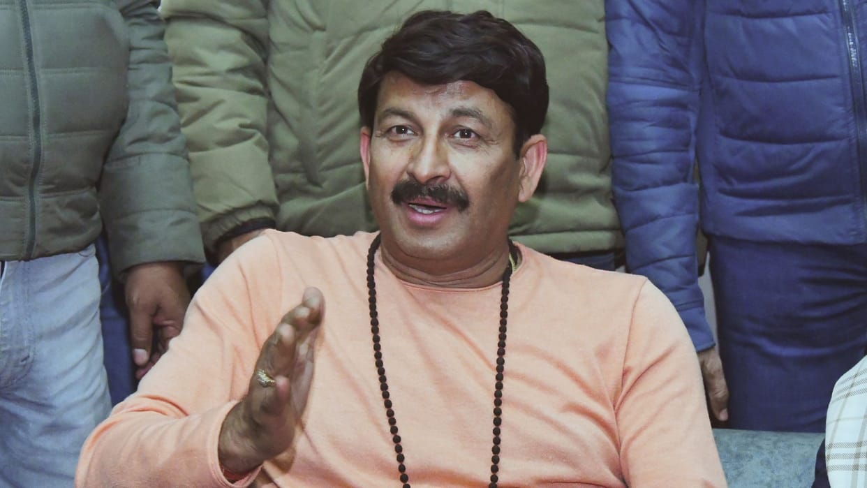 BJP MP and bhojpuri singer Manoj Tiwari files police complaint against fake Facebook account