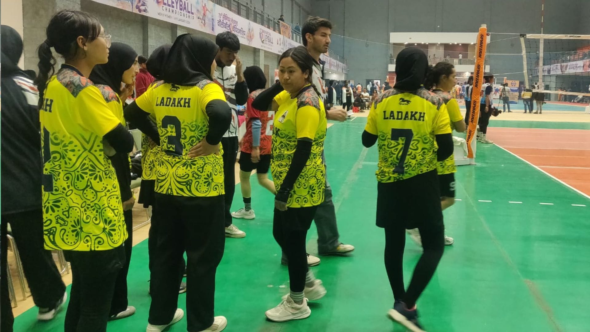 special story of players from Ladakh at National Volleyball Championship in varanasi