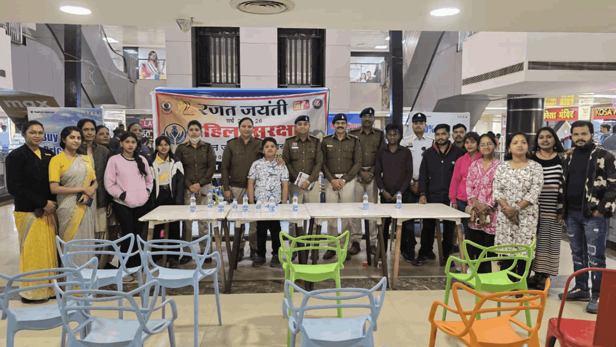 Police Conducts Awareness Drive  in Korba Campaign on Women Safety and Traffic Safety