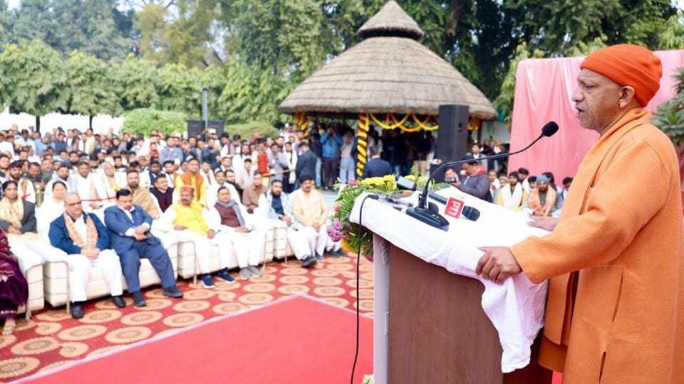 CM Yogi paid floral tribute on Kalyan Singh birth anniversary