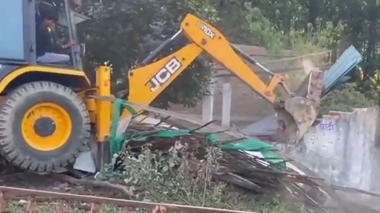 Encroachment removed from government land in Chilfi Valley in Kabirdham