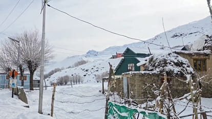पहाड़ों से मैदान तक ठंड का कहर