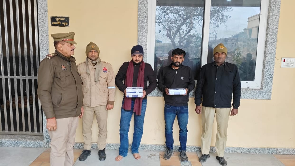 Police arrested two accused of theft in bareilly